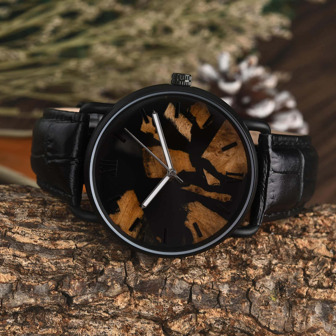Armbanduhr Harz und Holz • Schwarz mit schwarzem Lederarmband HOLZZEUG