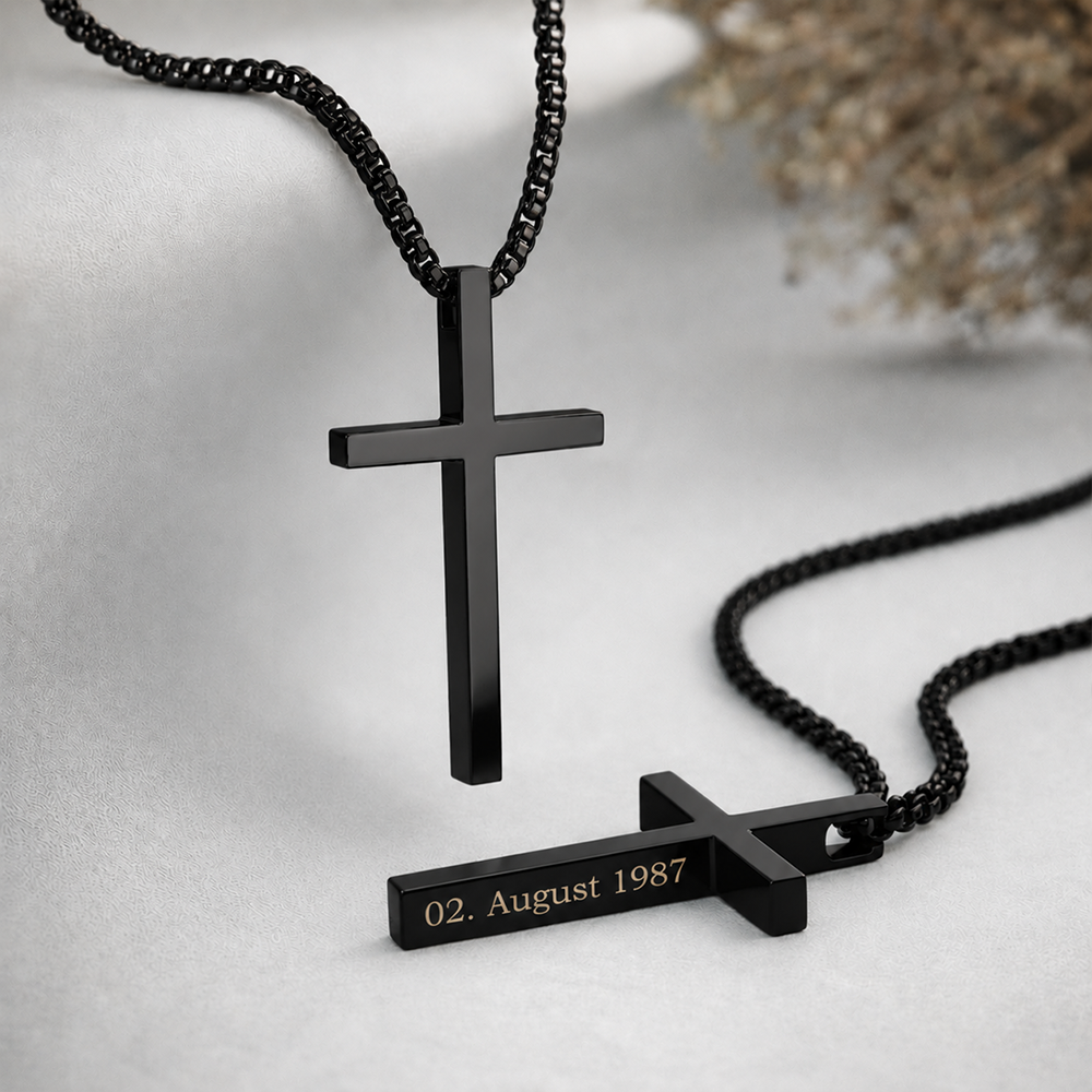 Personalisierte Kreuzkette mit Gravur von HOLZZEUG - Variante Schwarz