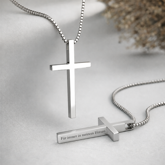 Personalisierte Kreuzkette mit Gravur von HOLZZEUG - Variante Silber