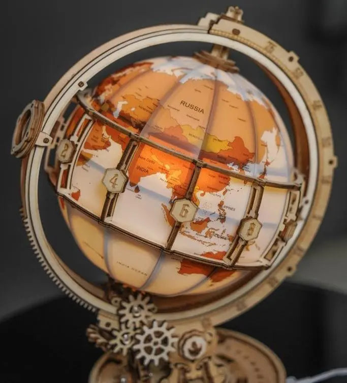 Luminous Globe HOLZZEUG