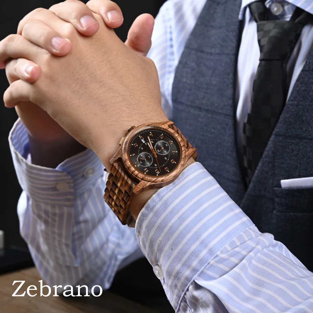 Holzuhr für Herren mit Gravur - Kokllektion VELORUM von HOLZZEUG - Zebrano - Tragebild