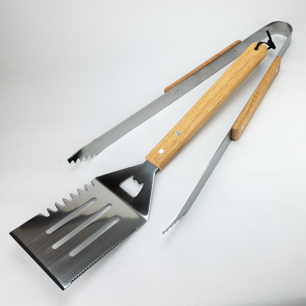 Personalisiertes Grillbesteck aus Edelstahl und Bambusholz in einem Koffer aus Echtholz