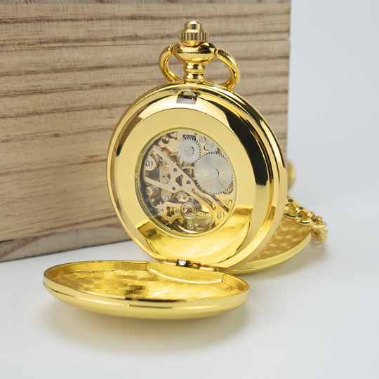 Mechanische Taschenuhr mit Gravur in Gold mit römischem Zifferblatt